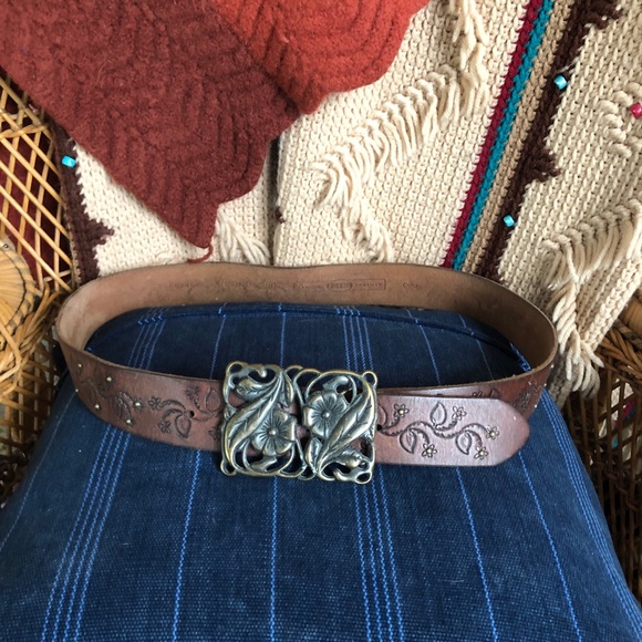 Fossil Brown Leather Belt w Brass Floral Buckle - Picture 2 of 3